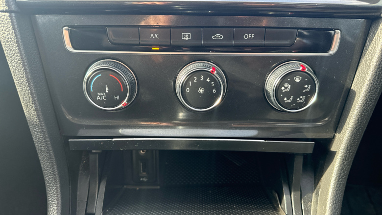 Volkswagen Golf 1.6 TDI SE 5dr Diesel Hatchback